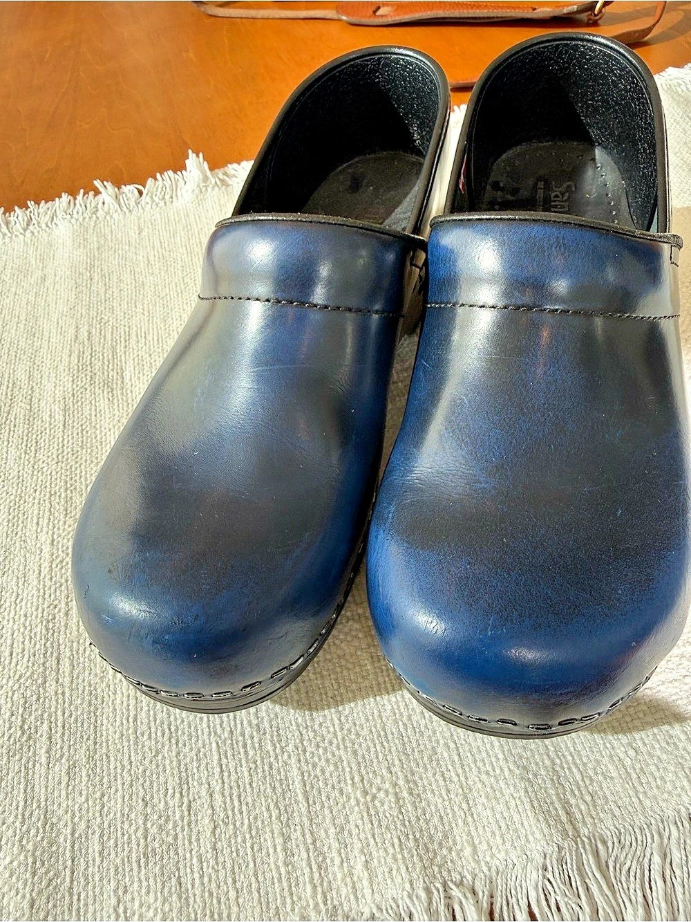 Sanita Professional Oiled Blue Leather Clogs. Size 40. Ladies size 9
